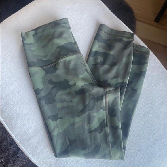 Lululemon Align Pant II 25"
Heritage 365 Camo Green Twill Multi size 8 - Picture 7 of 9